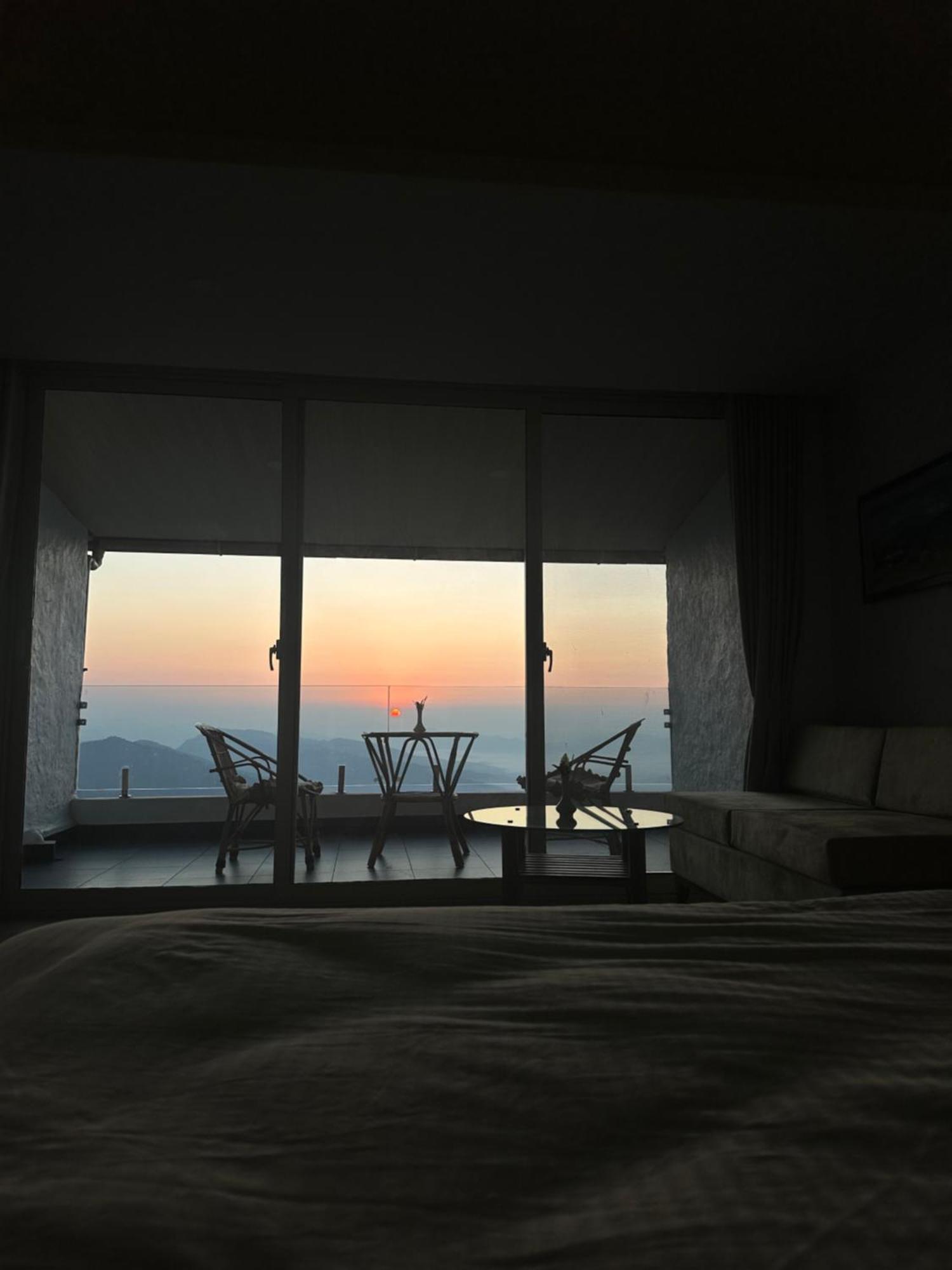 Superview Lodge, Best Himalayan Sunrise In Sarangkot Pokhara Dış mekan fotoğraf