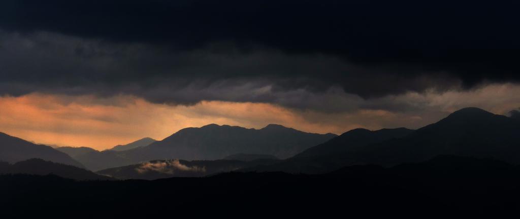 Superview Lodge, Best Himalayan Sunrise In Sarangkot Pokhara Dış mekan fotoğraf